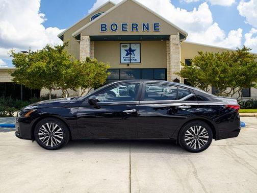Super Black Clearcoat 2025 Nissan Altima SV