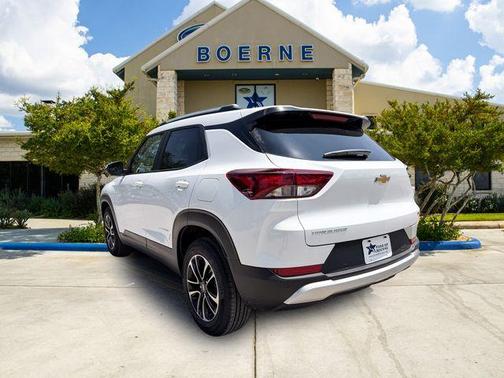 Summit White 2026 Chevrolet Trailblazer LT