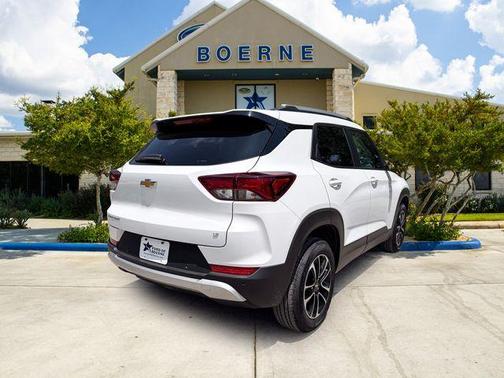 Summit White 2026 Chevrolet Trailblazer LT