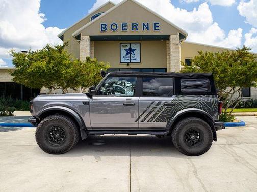 Gray Metallic 2022 Ford Bronco Badlands