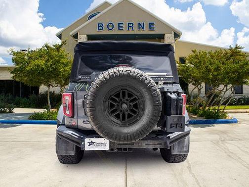 Gray Metallic 2022 Ford Bronco Badlands