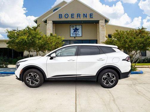 Snow White Pearl 2024 Kia Sportage LX