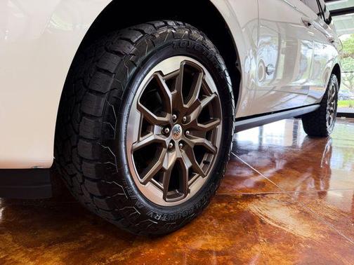 Star White 2026 Ford Expedition King Ranch