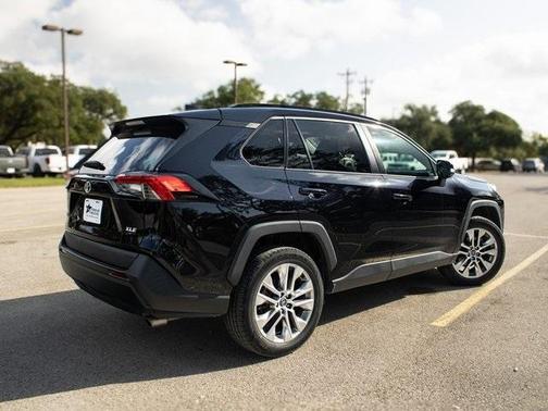 2021 Toyota RAV4 XLE Premium