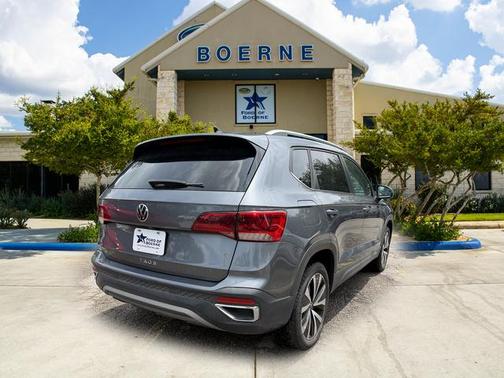 Platinum Gray Metallic 2024 Volkswagen Taos 1.5T SE