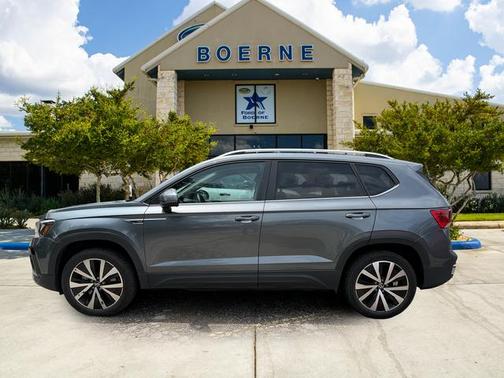 Platinum Gray Metallic 2024 Volkswagen Taos 1.5T SE