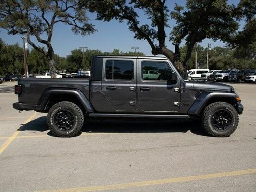 2022 Jeep Gladiator Sport