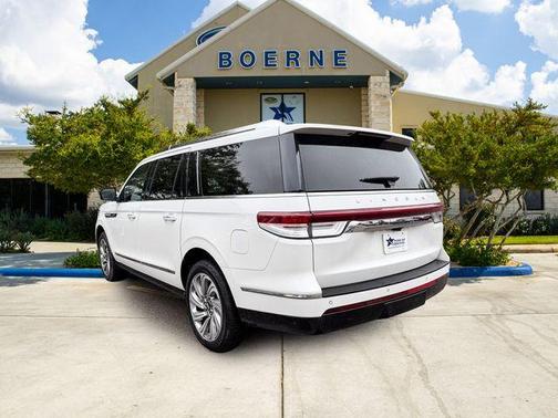 White Metallic 2024 Lincoln Navigator L Reserve