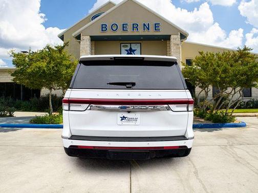 White Metallic 2024 Lincoln Navigator L Reserve