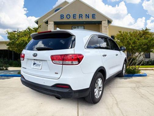 Snow White Pearl 2016 Kia Sorento LX