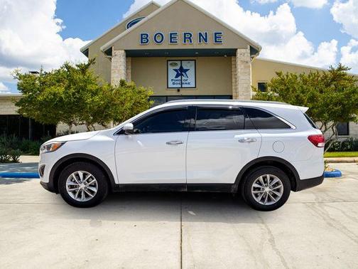 Snow White Pearl 2016 Kia Sorento LX