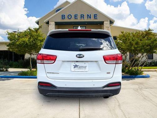 Snow White Pearl 2016 Kia Sorento LX