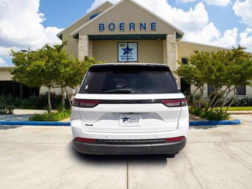 Bright White Clearcoat 2023 Jeep Grand Cherokee Altitude