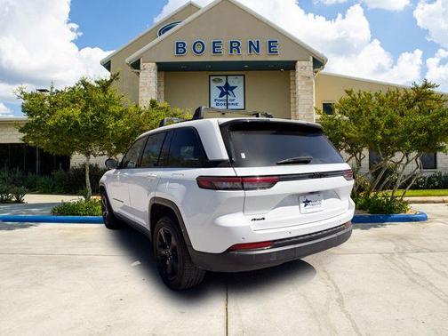 Bright White Clearcoat 2023 Jeep Grand Cherokee Altitude