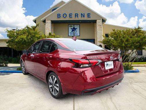Scarlet Ember 2020 Nissan Versa 1.6 SR