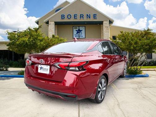 Scarlet Ember 2020 Nissan Versa 1.6 SR