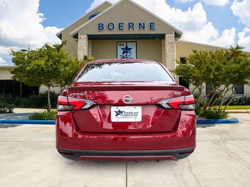 Scarlet Ember 2020 Nissan Versa 1.6 SR