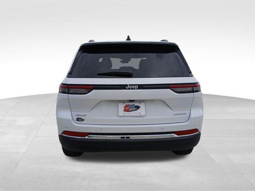 2026 Jeep Grand Cherokee Laredo