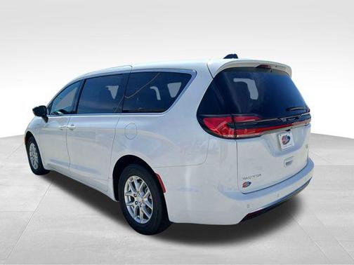 White 2027 Chrysler Pacifica L