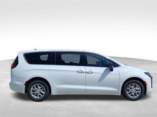 White 2027 Chrysler Pacifica L