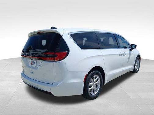 White 2027 Chrysler Pacifica L