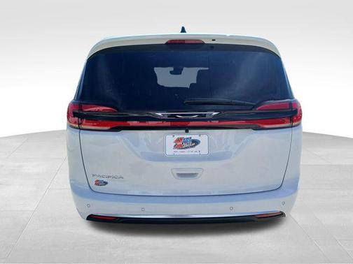 White 2027 Chrysler Pacifica L