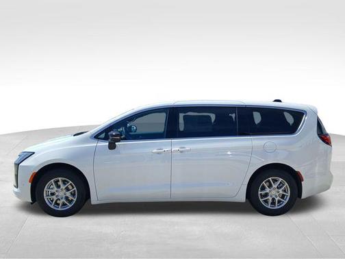 White 2027 Chrysler Pacifica L