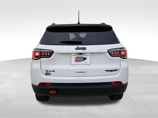 Bright White Clearcoat 2026 Jeep Compass Trailhawk