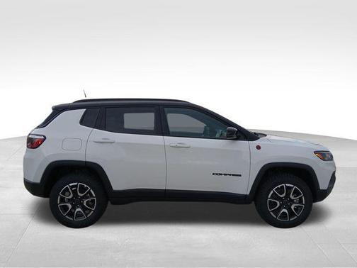 Bright White Clearcoat 2026 Jeep Compass Trailhawk