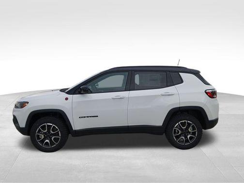 Bright White Clearcoat 2026 Jeep Compass Trailhawk