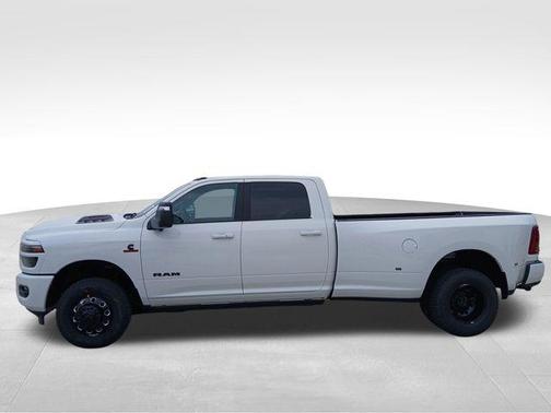 Bright White Clearcoat 2026 RAM 3500 Laramie Crew Cab 4x4 8' Box