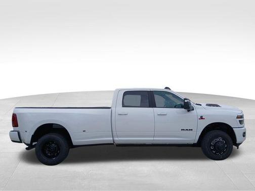 Bright White Clearcoat 2026 RAM 3500 Laramie Crew Cab 4x4 8' Box
