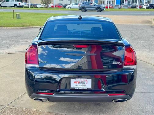 2017 Chrysler 300 S