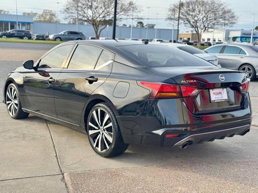 Super Black 2021 Nissan Altima SR FWD