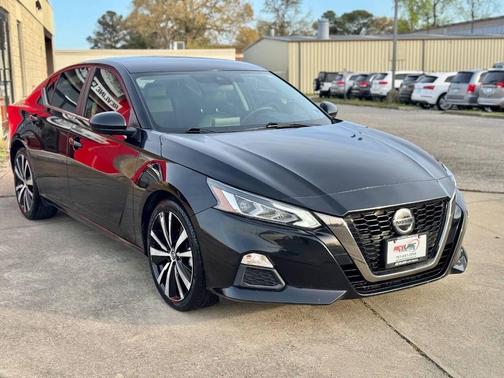 Super Black 2021 Nissan Altima SR FWD