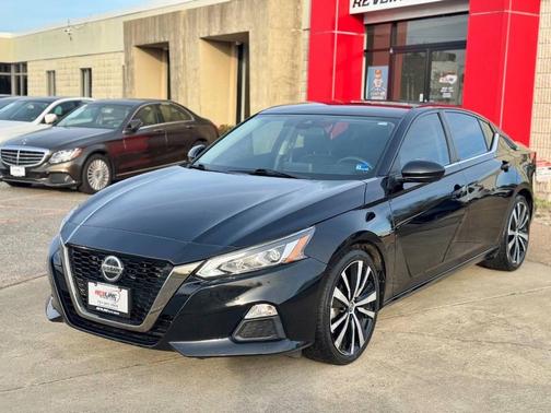 Super Black 2021 Nissan Altima SR FWD