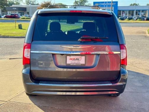 2016 Chrysler Town & Country Touring