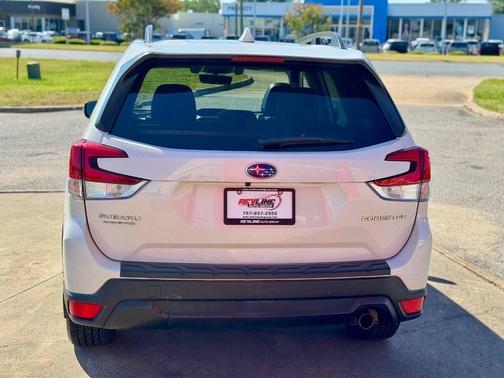 Crystal White Pearl 2019 Subaru Forester Limited