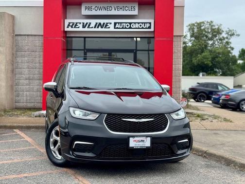 Brilliant Black Crystal Pearlcoat 2022 Chrysler Pacifica Limited
