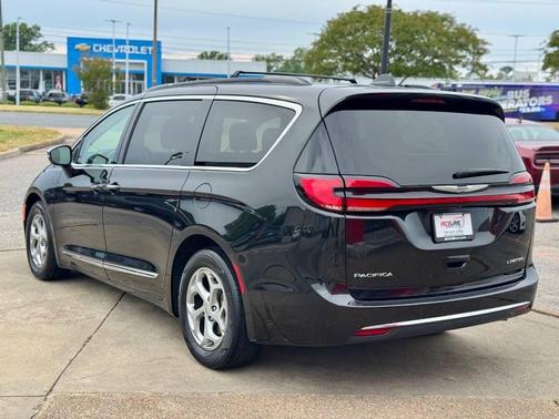 Brilliant Black Crystal Pearlcoat 2022 Chrysler Pacifica Limited