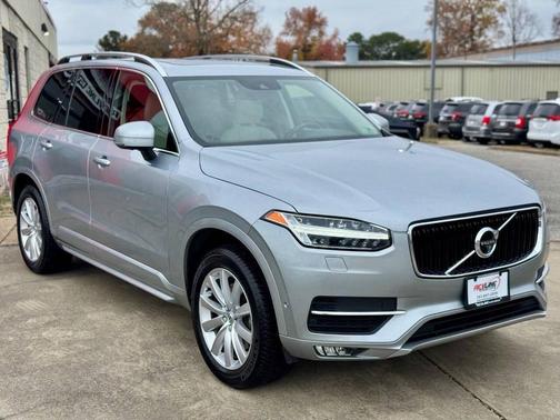 2017 Volvo XC90 T6 Momentum