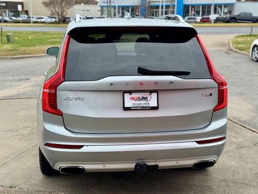 2017 Volvo XC90 T6 Momentum