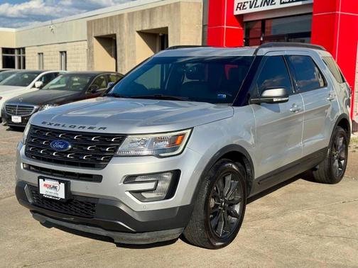 Ingot Silver 2017 Ford Explorer XLT