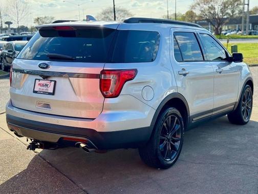 Ingot Silver 2017 Ford Explorer XLT