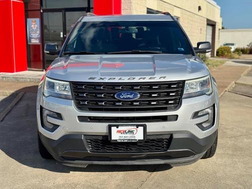 Ingot Silver 2017 Ford Explorer XLT