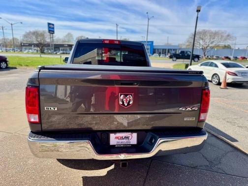 Granite Crystal Metallic Clearcoat 2017 RAM 1500 SLT