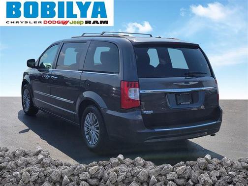 2016 Chrysler Town & Country Touring-L