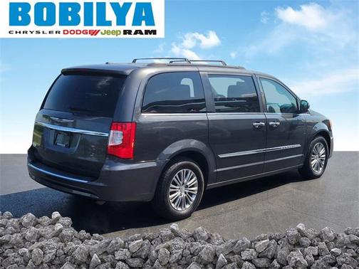 2016 Chrysler Town & Country Touring-L