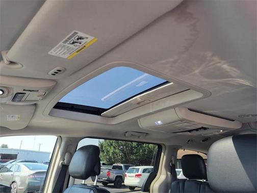 2016 Chrysler Town & Country Touring-L