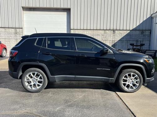 2022 Jeep Compass Latitude Lux
